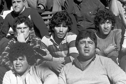 Boca- Tigre Maradona desde la tribuna con amigos 1980