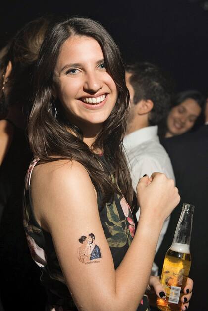 Tania Macri, sobrina del presidente (hija de Gianfranco Macri y Eliane Badessich) cursó primario y secundario en el colegio con Angie, la novia.