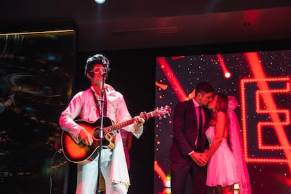 Bodas al estilo Las Vegas con un doble de Elvis como maestro de ceremonias es uno de los planes del Hipódromo de San Valentín.