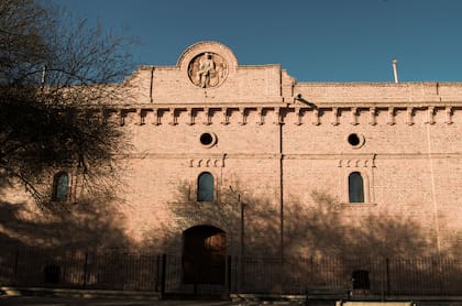 Bodegas Caro funciona dentro de un edificio histórico de 1884