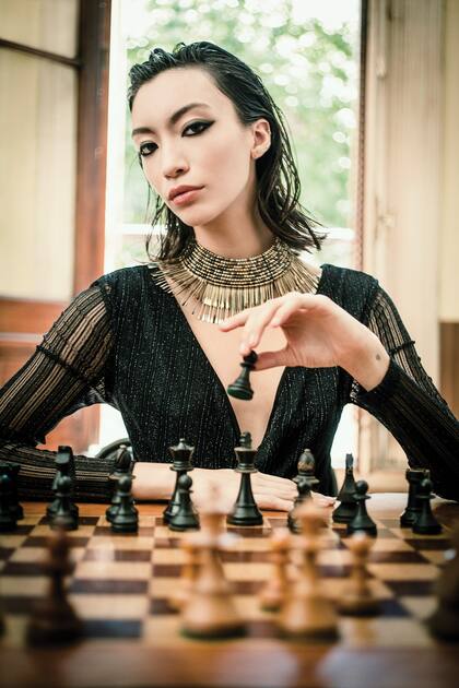 Body con mangas transparentes (Renner), gargantilla (Rapsodia)