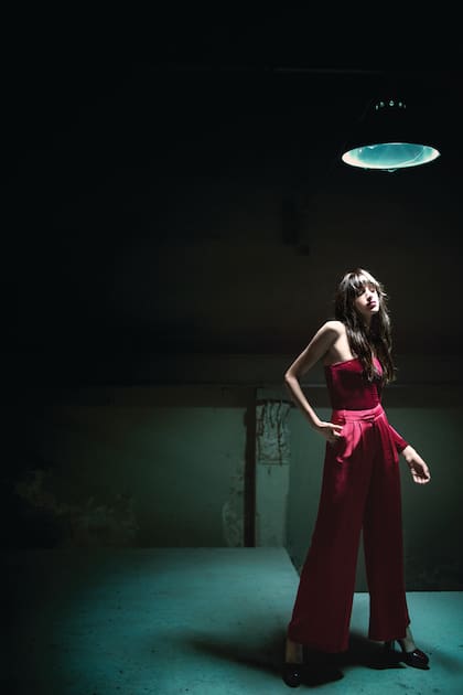 Body de algodón ($ 600, Crop), pantalón palazzo ($ 4900, Etiqueta Negra), stilettos de charol ($ 4550, Naíma)