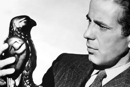 Bogart y la estatuilla realizada "con el material del que están hechos los sueños"