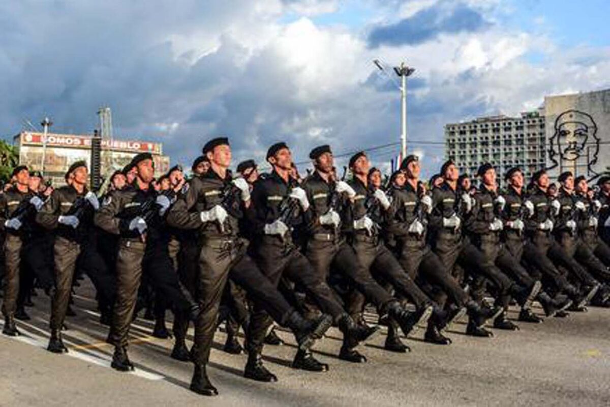 barricada proteccion negativo Quiénes son los “boinas negras”, el temido escuadrón del régimen que  reprime a disidentes - LA NACION