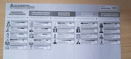 Boleta única que utilizan los votantes argentinos en el exterior