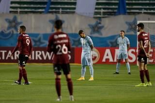 Lanús: una caída en La Paz que deja la serie abierta y el recuerdo de Maradona