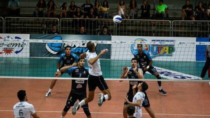 Bolívar le ganó con autoridad a Obras en San Juan