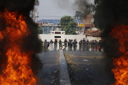 En total, ocho vehículos de carga habían partido temprano desde el centro de acopio