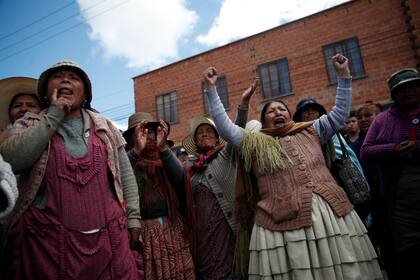 Bolivia. Mujeres de El Alto reivindican a Evo Morales luego de que el expresidente renunciara tras un intento de fraude, el 20 de noviembre en las afueras de La Paz