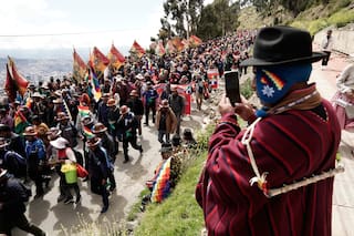 Bolivia: sindicatos rompen con Paz y arrecian protesta por recortes de subsidio a combustibles