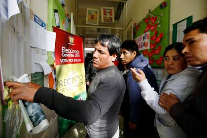 Bolivianos residentes en la Argentina votaron en distintas partes del país