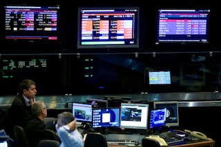 Los bonos y las acciones se tomaron una pausa, mientras el dólar retrocedió y se alejó del techo de la banda