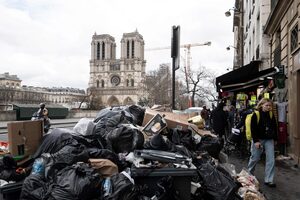Suciedad y mal olor: las impactantes fotos de París cubierta de montañas de basura