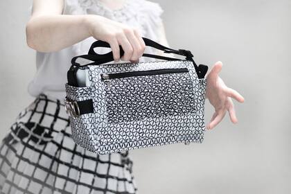 Bolso hecho en Renet, un material desarrollado por las diseñadoras de Carro