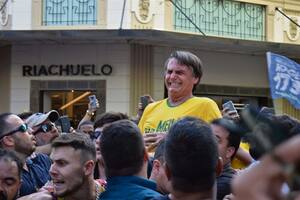 Bolsonaro, ayer, apenas un segundo después de ser acuchillado, en Juiz de Fora, estado de Minas Gerais