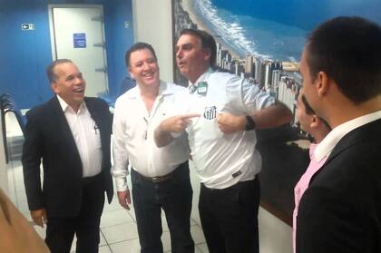 Bolsonaro con la camiseta de Santos