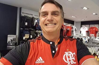 Bolsonaro con la camiseta de Flamengo