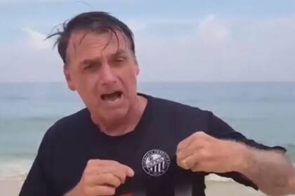 Bolsonaro con la camiseta de Operario Futebol; es de Campo Grande, en el Estado de Mato Grosso do Sul