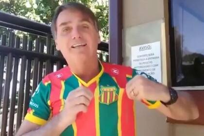 Bolsonaro con la de Sampaio Correa, de la ciudad de São Luís en el estado de Maranhão; juega en la segunda división