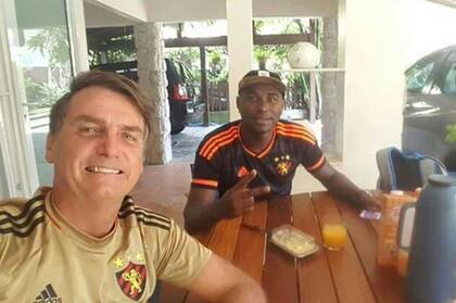 Bolsonaro con la remera de Sport Recife