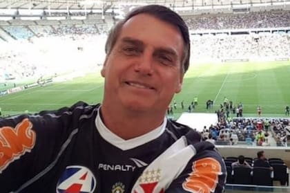 Bolsonaro con la remera de Vasco da Gama, otro de Río de Janeiro