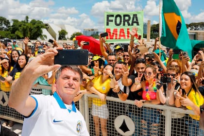 Bolsonaro participó en una reunión multitudinaria en Brasilia pese al consejo de sus médicos de no exponerse