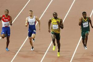 Usain Bolt llegó trotando, terminó primero y ya está en la final de los 200 metr