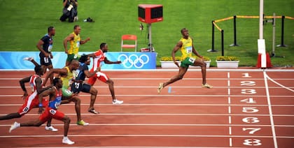 Bolt humilla a sus rivales en Beijing 2008