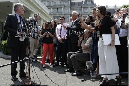 Bolton comunicó a la prensa la posición de la Casa Blanca con respecto a Venezuela