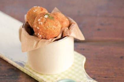 Bombas de papa rellenas