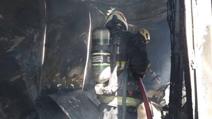 Bomberos de la Ciudad llegaron a las 14.24 a la zona del playón seco del club River Plate