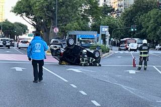 Chocaron una moto, un auto y un colectivo en la avenida 9 de Julio