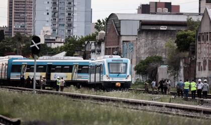 Bomberos, rescatistas y el SAME trabajando en el lugar del accidente