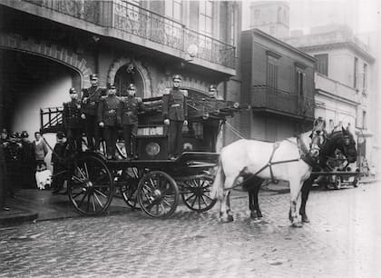 Bomberos voluntarios de La Boca. 1930.