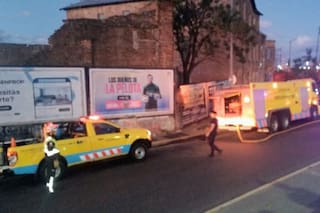 Se prendió fuego un depósito en La Boca y se desplegó un operativo para contener las llamas