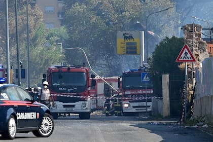 Bomberos y rescatistas acudieron rápidamente a la zona de la explosión