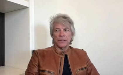 Bon Jovi, cuyo nombre completo es John Francis Bongiovi Jr., detuvo su carrera como cantante en vivo en 2022 y se sometió a una cirugía de garganta después de sufrir una atrofia de las cuerdas vocales