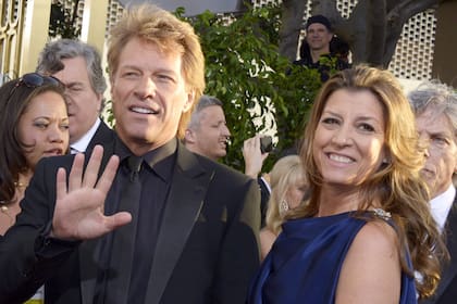 Jon Bon Jovi y su mujer Dorothea en la entrega de los Globo de Oro 2013