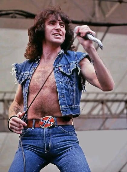 Bon Scott murió el 19 de febrero de 1980, a los 33 años, en Londres