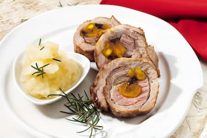 Bondiola rellena con ciruela y frutos secos