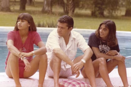 Bordeu con sus hijas Yvonne y Carmen (Beba), que nacieron de su primer matrimonio con Carmen Martínez Rivarola