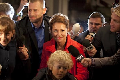 En Borgen, el lugar de la prensa en la construcción de poder y la salvaguarda de las instituciones, así como sus desafíos ante las audiencias, es también analizado con profundidad y múltiples aristas