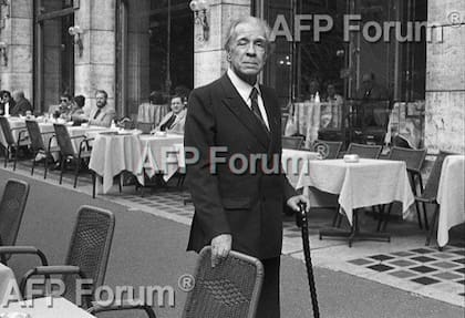 Borges en las calles de Roma. Foto: Marcello Mencarini