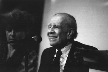 Borges tenía 76 años cuando almorzó con Videla en la Casa Rosada