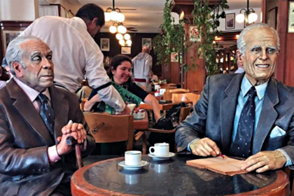 Borges y Bioy eternamente sentados a la mesa del café en La Biela