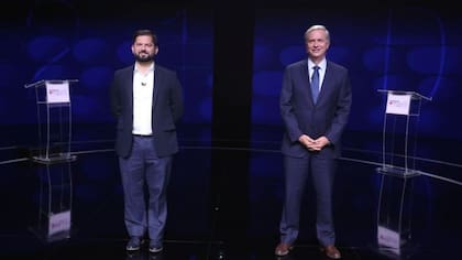 Boric y Kast en un debate electoral en diciembre de 2021