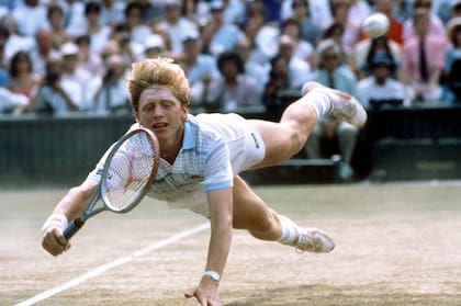 Boris Becker, en Wimbledon 1985, el primero de los tres torneos que ganó en el All England. 