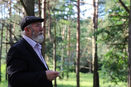 Boris Kwiatkouski, en el antiguo cementerio judío de Grodno