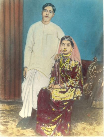 Bose se casó en 1914 con Ushabati Ghosh cuando ella tenía 11 años y él 20, en un matrimonio arreglado. Tuvieron 9 hijos, de los cuales 7 sobrevivieron más allá de la infancia.