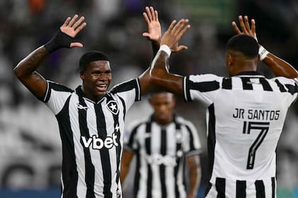 Botafogo se aseguró el primer lugar de su zona, en la que Racing ya está eliminado